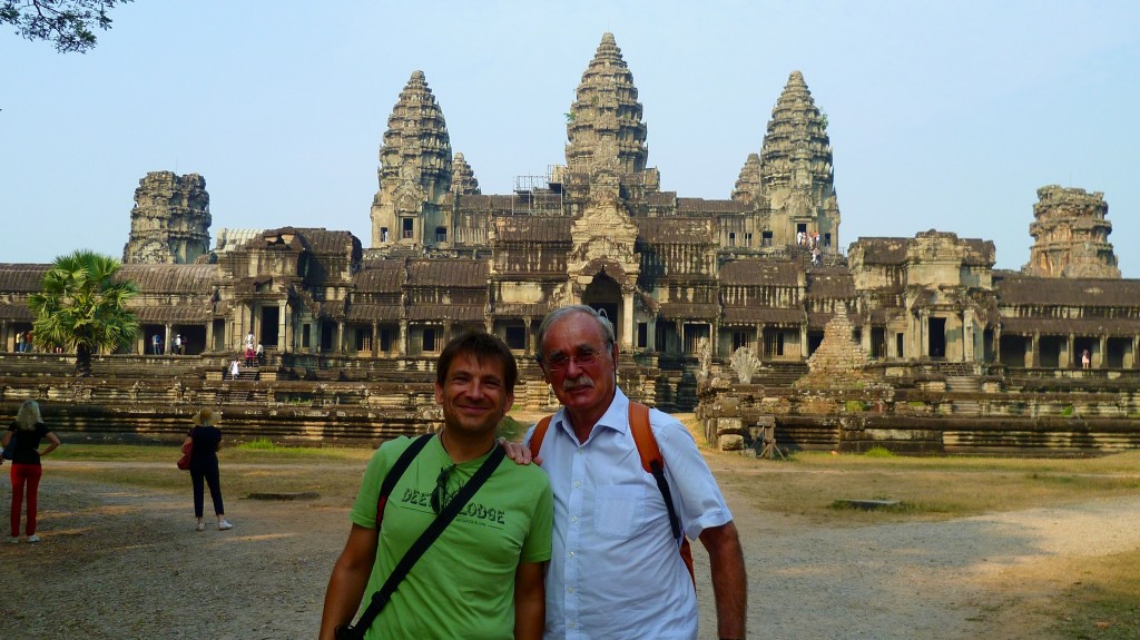 Genauso sch&ouml;n und beeindruckend ist Ankor Wat. Am Hintereingang ist am wenigsten los.