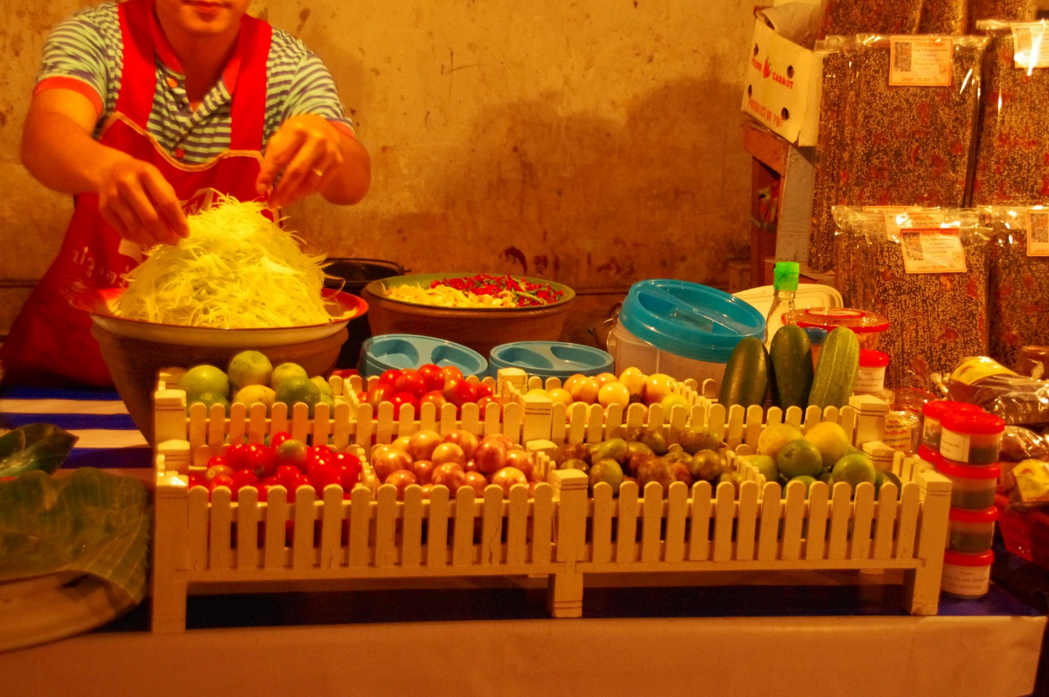 Alle Zutaten auf einen Blick f&uuml;r einen leckeren, scharfen und frischen Papaya-Salat