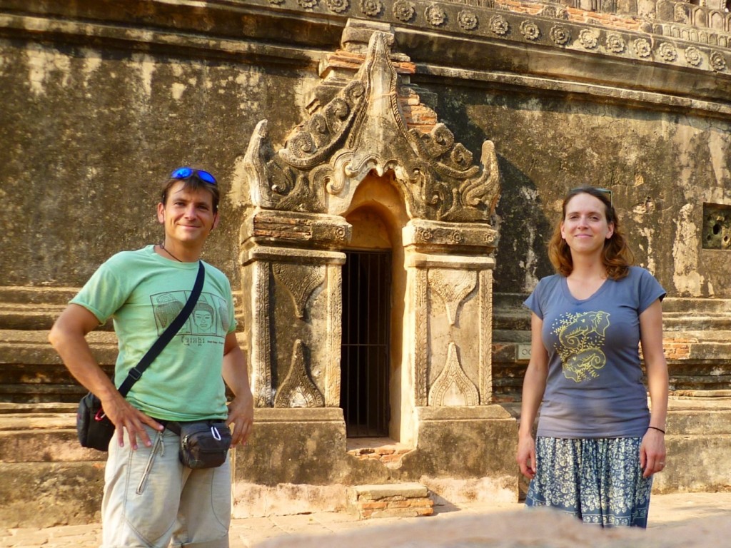 Bagan: Keep smiling bei Ofenhitze und endlosen Tempel-Kraxeleien.