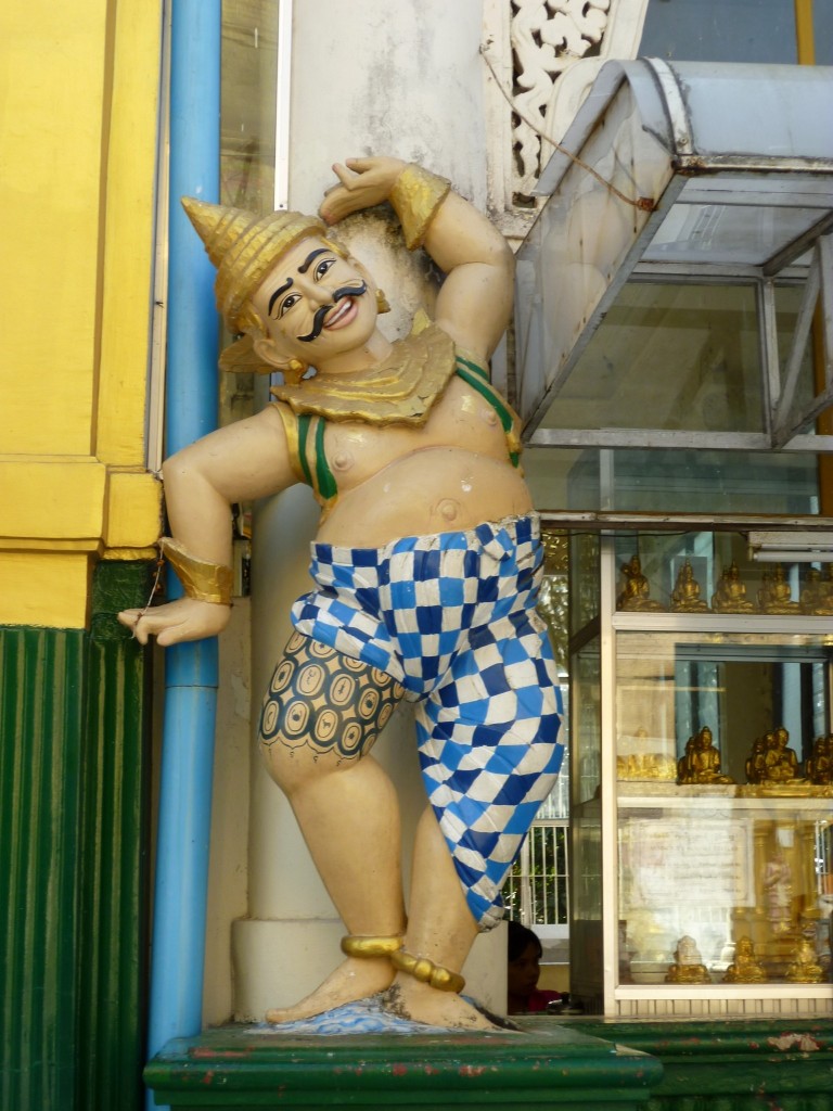 Yangon: Ein tanzender Wächter an der Swedagon-Pagode.