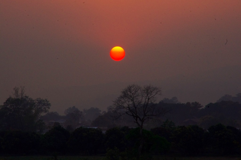 Sonnenuntergang zwischen Mandalay und Thazi