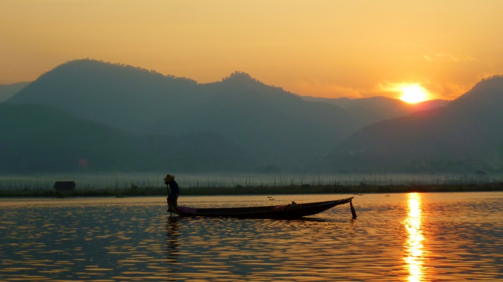 Sonnenaufgang über dem Inle-See.